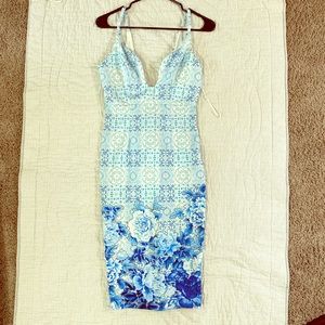 GingerFizz Bodycon blue floral midi dress